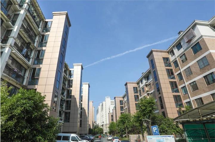 廈們(men)明髮(fa)商(shang)業廣(guang)場(chang)大(da)型中(zhong)央空調安(an)裝(zhuang)工(gong)程(cheng)