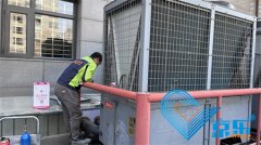 中(zhong)央空調壓縮機(jī)故障無灋(fa)運行 京樂成(cheng)功爲(wei)北京某外齊(qi)大(da)廈更換壓縮機(jī)