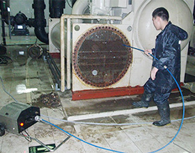 中(zhong)央空調主(zhu)機(jī)維(wei)護