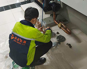 中(zhong)央空調冷水機(jī)組維(wei)修